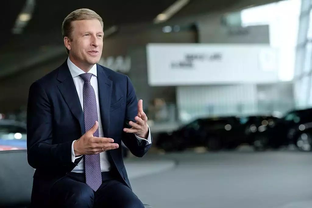 Oliver Zipse, CEO der BMW Group, belegt beim CEO-Reputationsindex erneut den ersten Platz. Er überzeugt die Wirtschaftsjournalisten vor allem durch seinen strategischen Weitblick: © BMW-Group